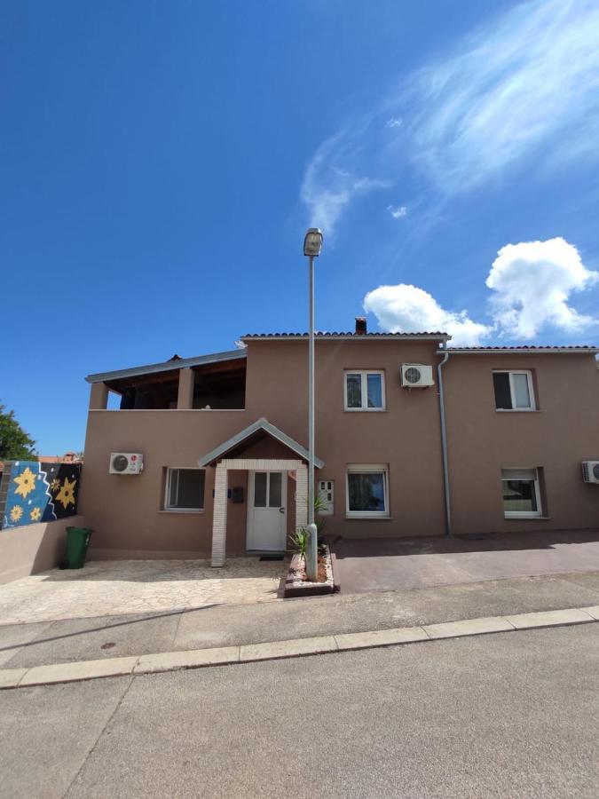 Apartmani Amans Pula Bagian luar foto