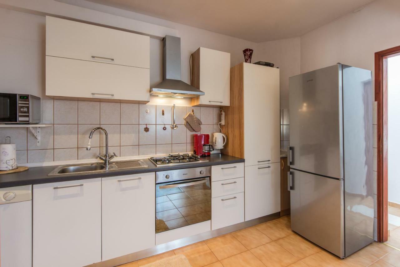 Apartmani Amans Pula Bagian luar foto
